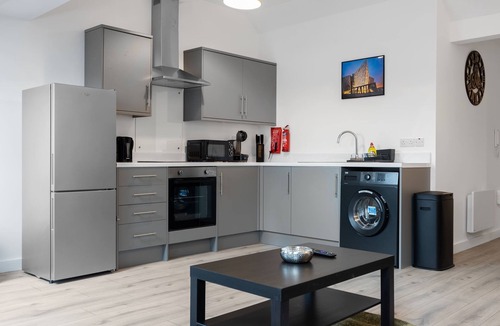 Belfast Apartment | Stunning Penthouse, Roof Terrace, Free WiFi, Elevator, walk to City Centre