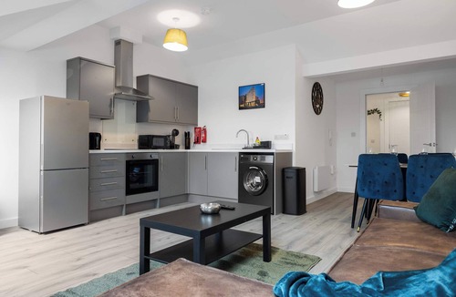 Belfast Apartment | Stunning Penthouse, Roof Terrace, Free WiFi, Elevator, walk to City Centre