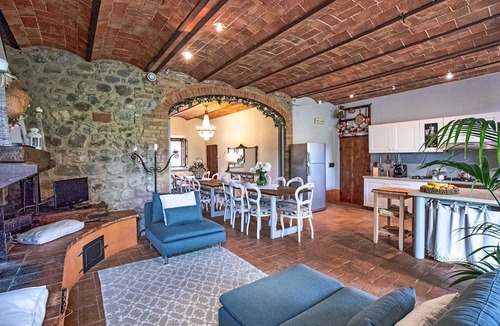 Gallina Villa | Stunning private villa with WIFI, private pool, TV, patio and panoramic view, close to Montepulc.