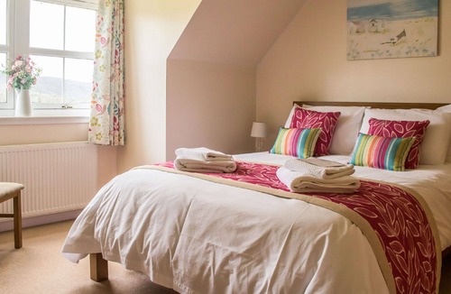 Breakish House | Stunning private villa for 10 guests with WIFI, TV, patio, panoramic view and parking