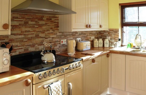 Uig House | Stunning private villa for 6 guests with WIFI and TV