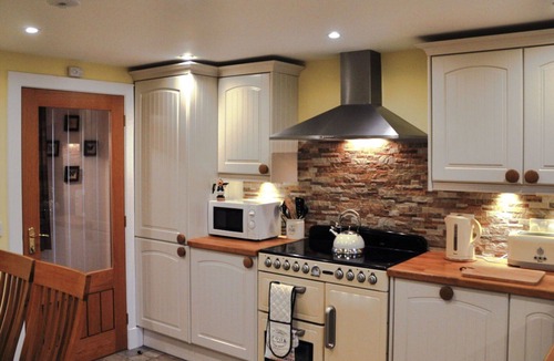 Uig House | Stunning private villa for 6 guests with WIFI and TV