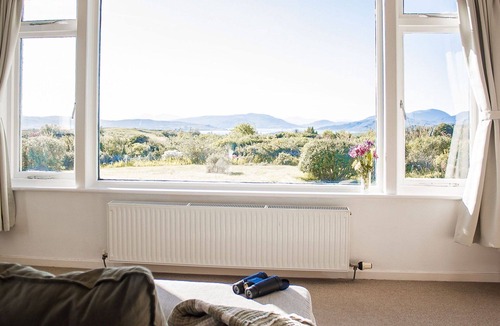 Portree House | Stunning private villa for 4 people with WIFI, TV and patio