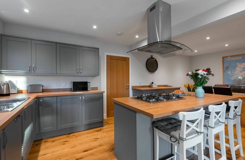 Drumnadrochit House | Stunning private villa for 8 people with WIFI, TV, patio and pets allowed