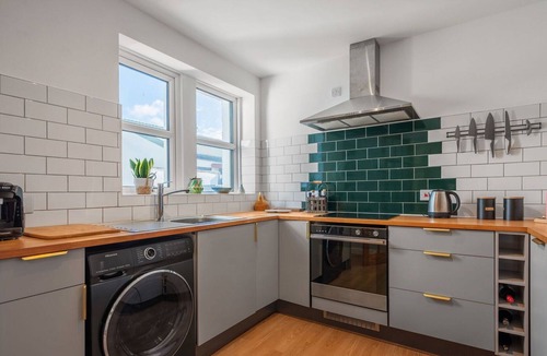 Drumnadrochit Villa | Stunning private villa for 2 people with WIFI, TV, patio and parking