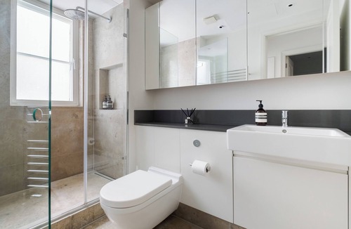 Brompton & Hans Town Apartment | Stunning single-level Knightsbridge - Cadogan Square flat w/lift & garden access
