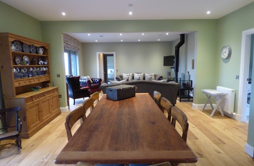 Crieff Cottage | Stunning Strathview Cottage - sleeps 8 guests in 4 bedrooms