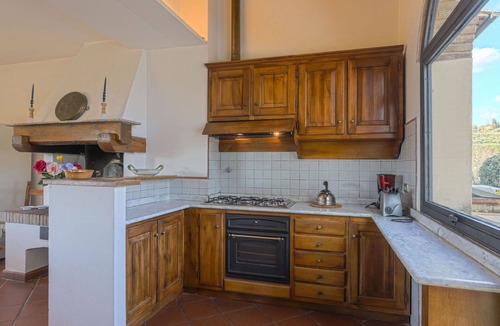 Scandicci House | Stunning villa for 16 people with WIFI, private pool, TV, patio, pets allowed and panoramic view