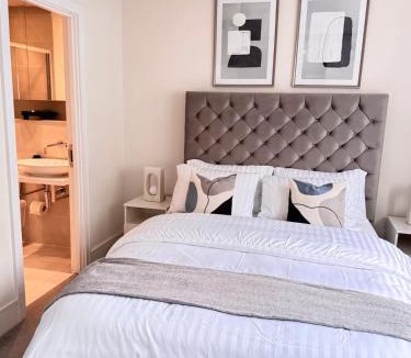 Reading Apartment | Stylish 4BR Apt Serene and Central