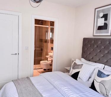 Reading Apartment | Stylish 4BR Apt Serene and Central