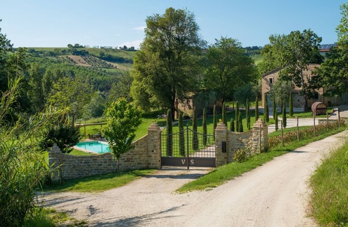 Castelplanio Villa | Stylish Hilltop Villa 🌿 Pool, Views & Vineyard Charm, 5-min Walk to Village