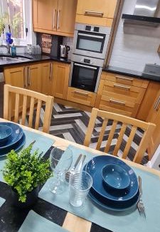 Linlithgow House | Stylish home in Linlithgow with free parking