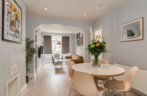 Queens Quarter House | Stylish Home with SMART Technology