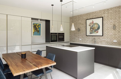 Wandsworth House | Stylish Modern London House. Extremely Private and Safe.