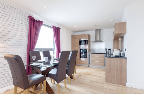 Newhaven Apartment | Stylish penthouse suite