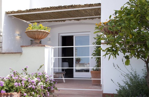 Licola House | "Suite Dolce Vita" Capri A TERRACE ON THE SEA 10 MINUTES FROM THE PIAZZETTA
