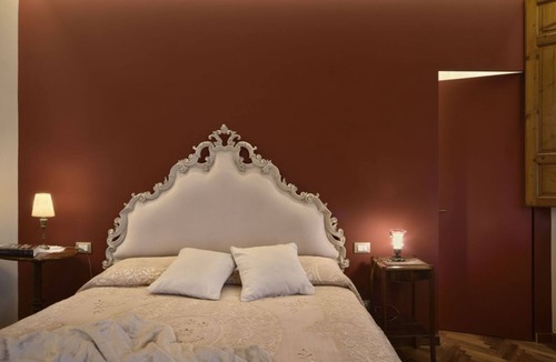 Terranuova Bracciolini Bed & Breakfast | Suite Rosso di Sera with A/C and Private bathroom- Villa le Facezie B&B