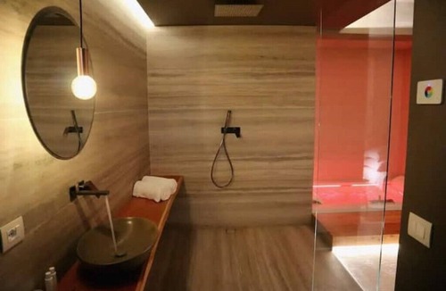 Montecarotto Apartment | Suite with private in-room whirlpool and garden pool