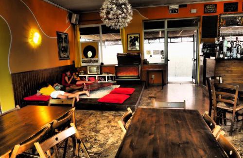 Marebello Hostel | Sunflower Beach Backpacker Hostel & Bar