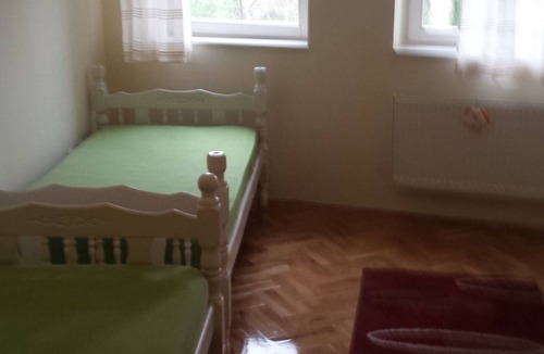 Grbavica Apartment | Sunny, spacious apartment in the heart of the city