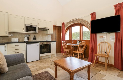 Loxton Cottage | SUNNYSIDE, pet friendly, character holiday cottage in Bleadon