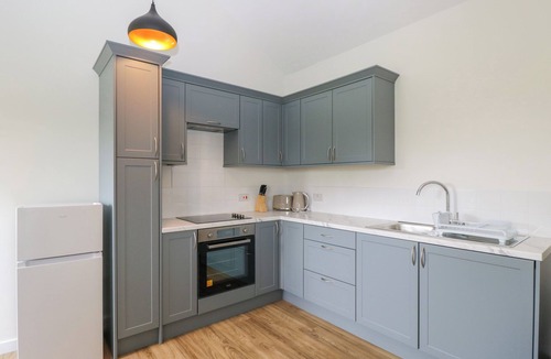 Towcester Cottage | SUNSET COTTAGE, pet friendly, with a garden in Tiffield