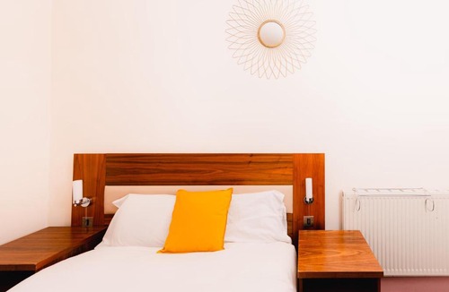 Leith Apartment | Super Central 4 Bedrooms Apartment by Calton Hill