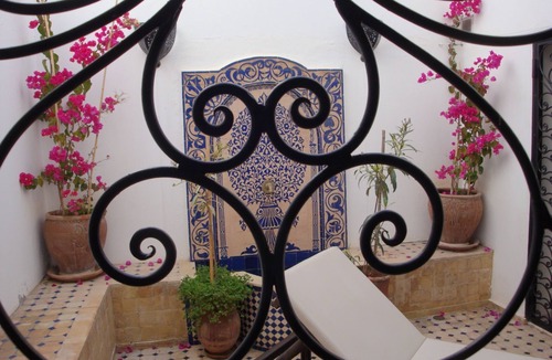 Cite Charaf House | SUPERB HOUSE IN CHARAF RESIDENTIAL AREA. FLOWER GARDEN TERRACE AND PATIO
