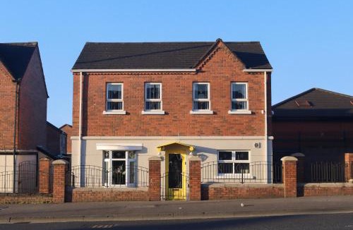 Belfast Villa | Superb Large Bespoke 5 Star Detached Villa, Prime Location, Belfast Stay