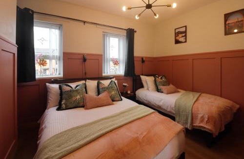 Belfast Villa | Superb Large Bespoke 5 Star Detached Villa, Prime Location, Belfast Stay
