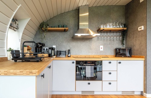 Enstone Apartment | Sustainable 2BD Pod on Old Chalford Farm
