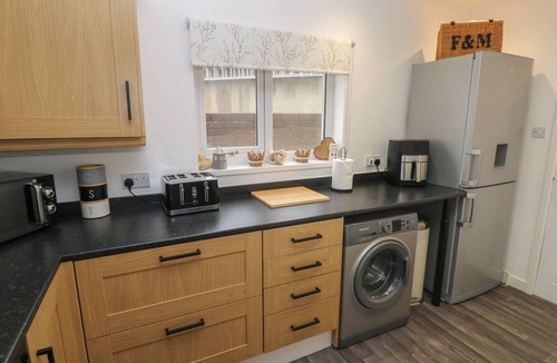 Margam Cottage | T?&NBSP;DRWS NESAF, pet friendly, with open fire in Cwmllynfell