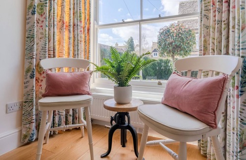 Charlbury Apartment | Tachbrook - sleeps 4 guests in 2 bedrooms