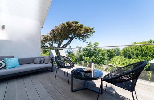 St Ives House | Tara - Architect Designed Six Bedroom Contemporary Detached House – Sleeps 12 - Parking for Two Cars