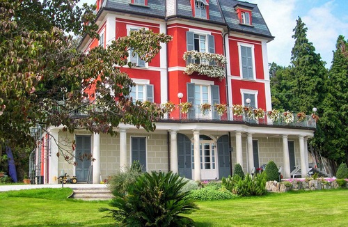 Verbania Apartment | Tastefully furnished 2-room apartment in a well maintained villa with private lake access