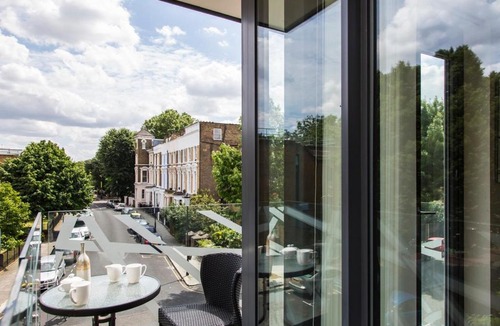 Golborne Apartment | Tavistock Crescent by Onefinestay