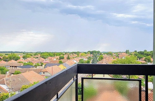 Odzaci Apartment | TESLA City-View Apartment with Free Parking, Fruits, Coffee & Wi-Fi