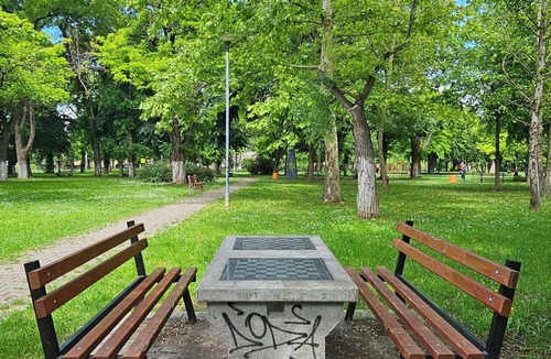 Odzaci Apartment | TESLA City-View Apartment with Free Parking, Fruits, Coffee & Wi-Fi