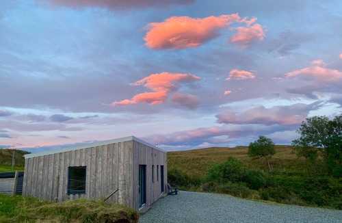 Lonmore Cottage | THE CABIN, romantic, character holiday cottage in Dunvegan
