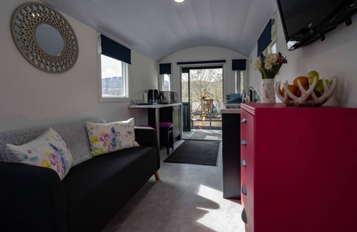 Fort William Cabin | The Carriage near Fort William