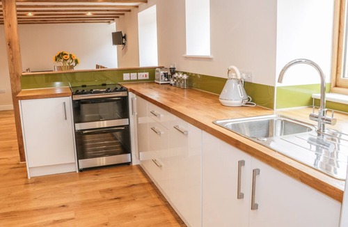 Munslow Cottage | THE COW BYRE, HEATH FARM, family friendly, with open fire in Ludlow