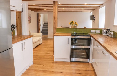 Munslow Cottage | THE COW BYRE, HEATH FARM, family friendly, with open fire in Ludlow
