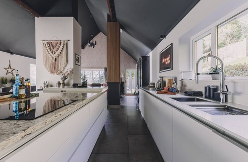 Teignmouth Ski Chalet | The Curlews - Waterside, boutique home with 10 person spa