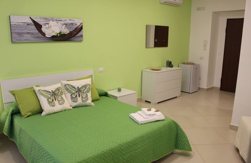 Castellammare di Stabia House | The flower garden/Hydrangea Room