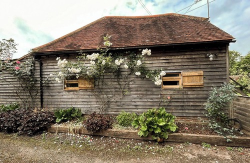 Upper Dicker House | The Granary - A luxurious cosy Grade II listed 18th century barn conversion