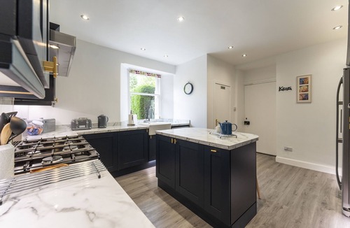 Stirling Apartment | The Lindsay House - an apartment that sleeps 6 guests in 2 bedrooms
