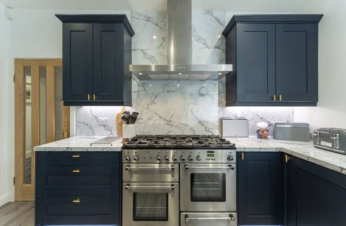 Stirling Apartment | The Lindsay House - an apartment that sleeps 6 guests in 2 bedrooms