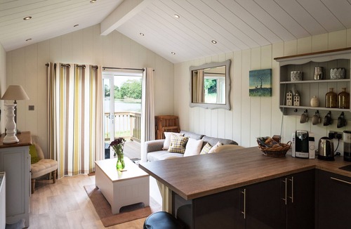 Dunbar Cabin | The Lodge by the Lake, Dunbar including hot tub