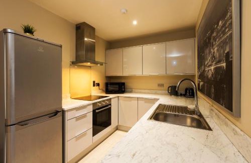 Belfast Apartment | The Monet - Chic 1 bd Apt -Gold Short Term Stays