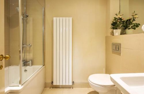 Belfast Apartment | The Monet - Chic 1 bd Apt -Gold Short Term Stays